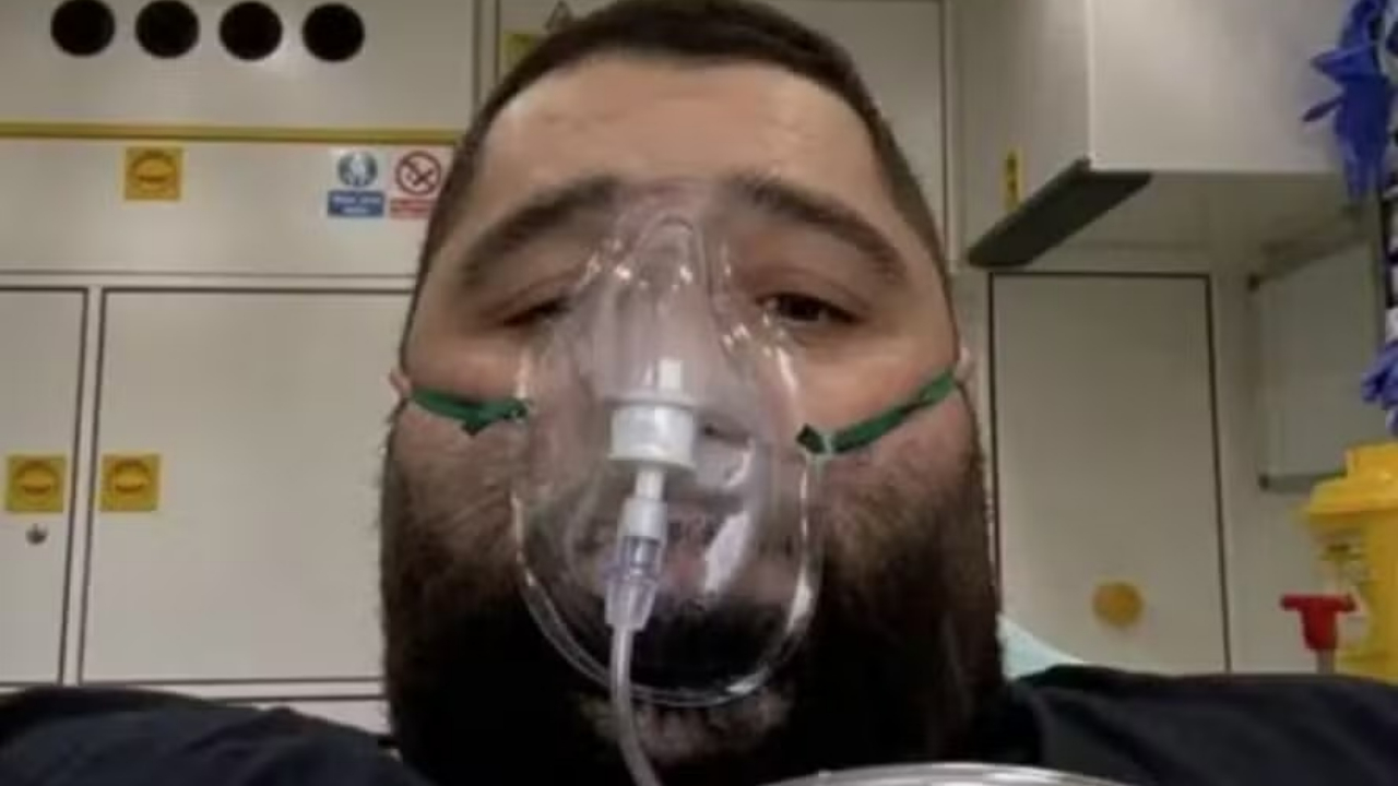 Britânico que ganhou R$ 7,2 milhões em raspadinha é internado após três meses de “festas ininterruptas” Britânico que ganhou R$ 7,2 milhões em raspadinha é internado após três meses de “festas ininterruptas”