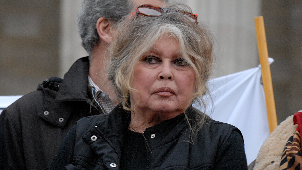 Atriz Brigitte Bardot está internada em estado grave e faz cirurgia de emergência, diz jornal Atriz Brigitte Bardot está internada em estado grave e faz cirurgia de emergência, diz jornal