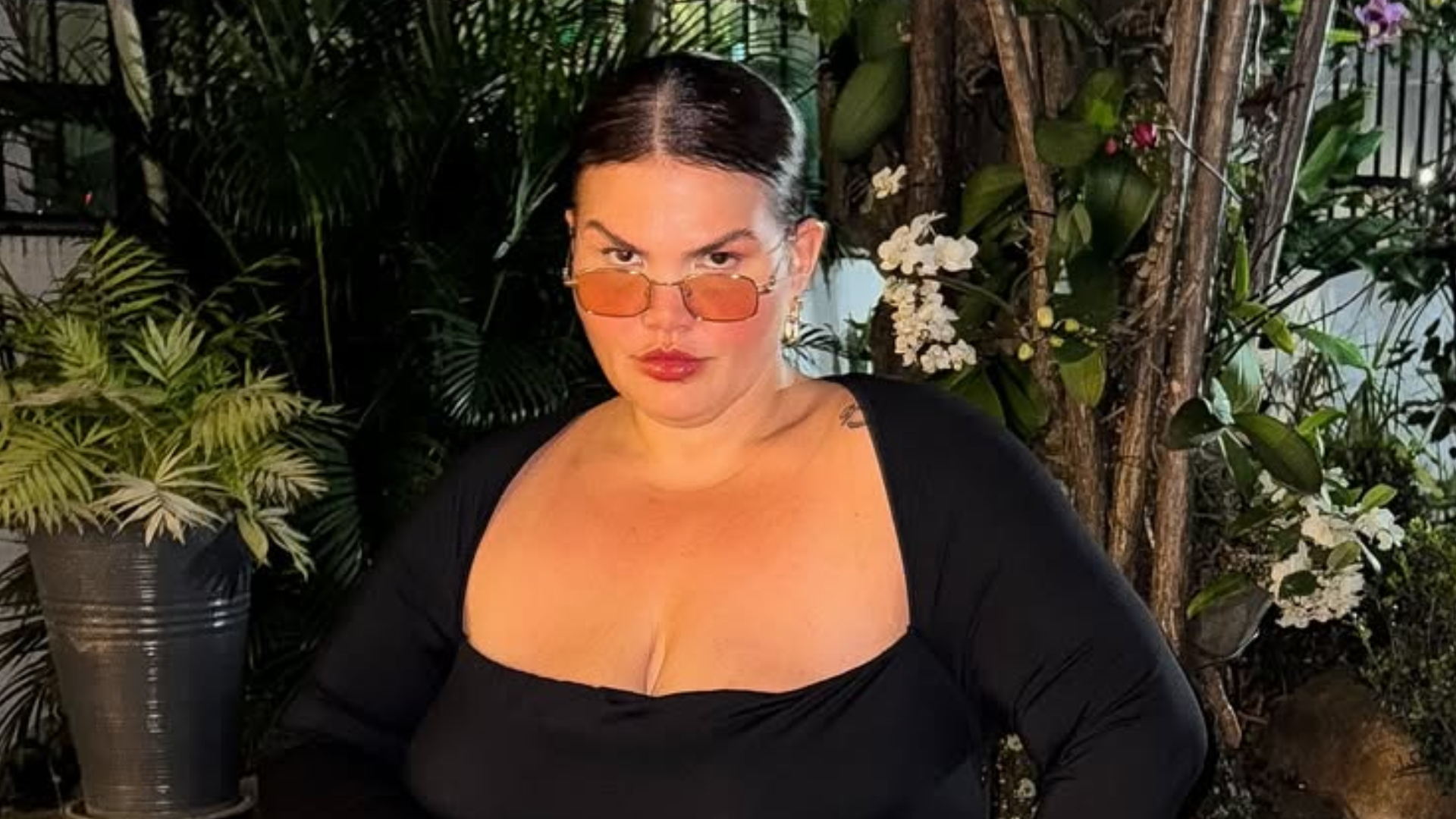 Thais Carla revela novo peso após cirurgia bariátrica e mostra “saboneteiras” Thais Carla revela novo peso após cirurgia bariátrica e mostra “saboneteiras”