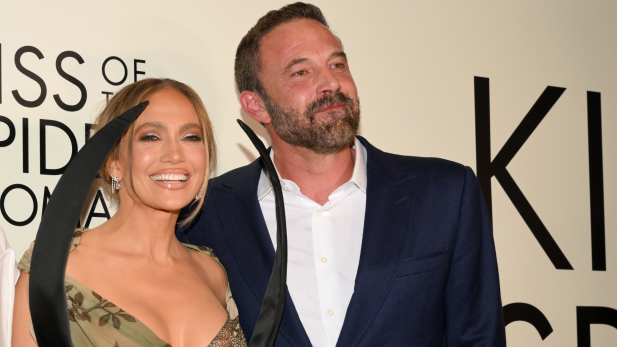 Especialista em linguagem corporal analisa reencontro de Jennifer Lopez e Ben Affleck no tapete vermelho e aponta “troca de papéis” Especialista aponta "troca de papéis" em reencontro inesperado de Jennifer Lopez e Ben Affleck (Foto: Getty)