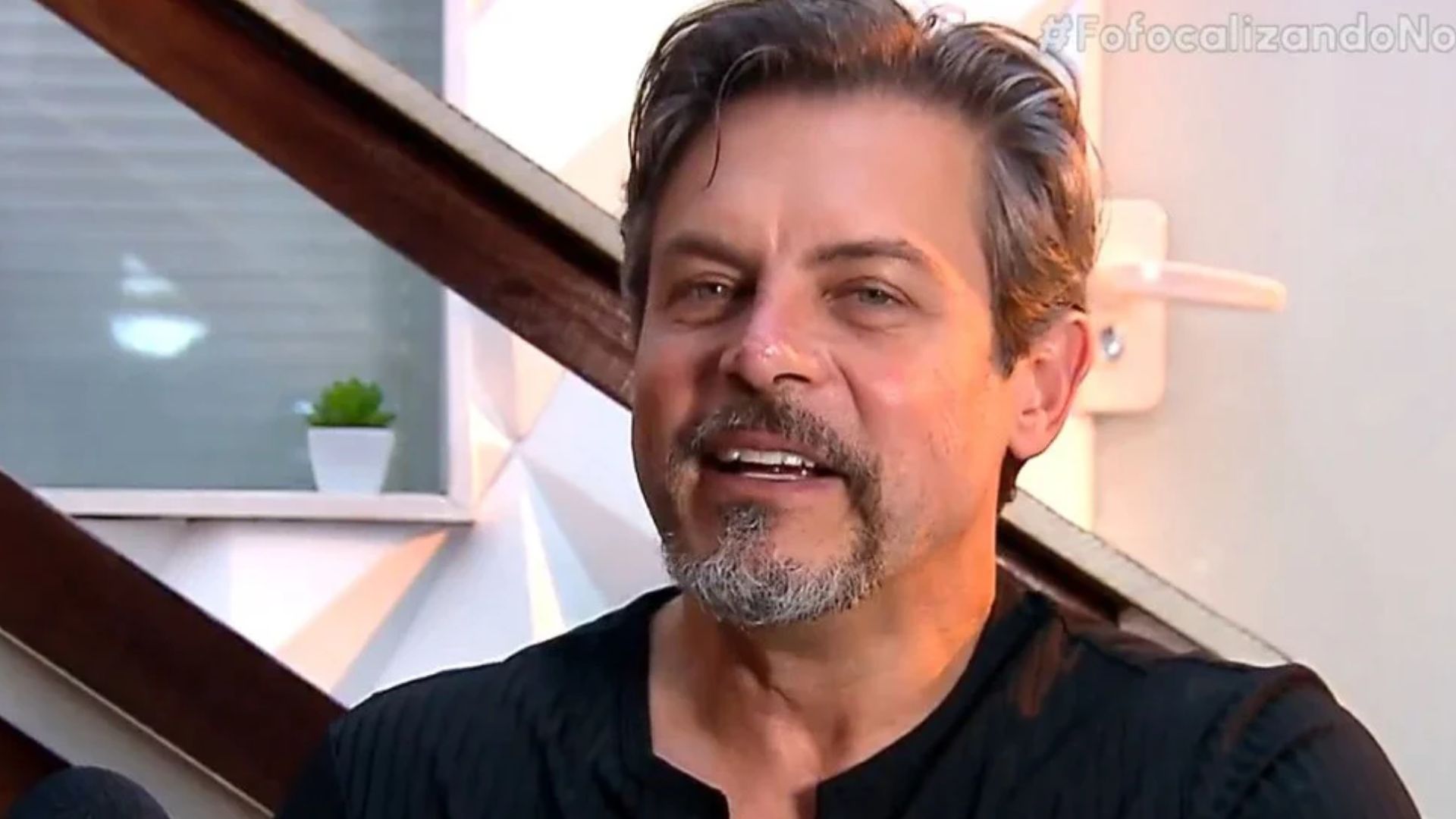 Luigi Baricelli surpreende ao mostrar resultado de harmonização facial ao vivo na TV; assista Foto: Reprodução/SBT