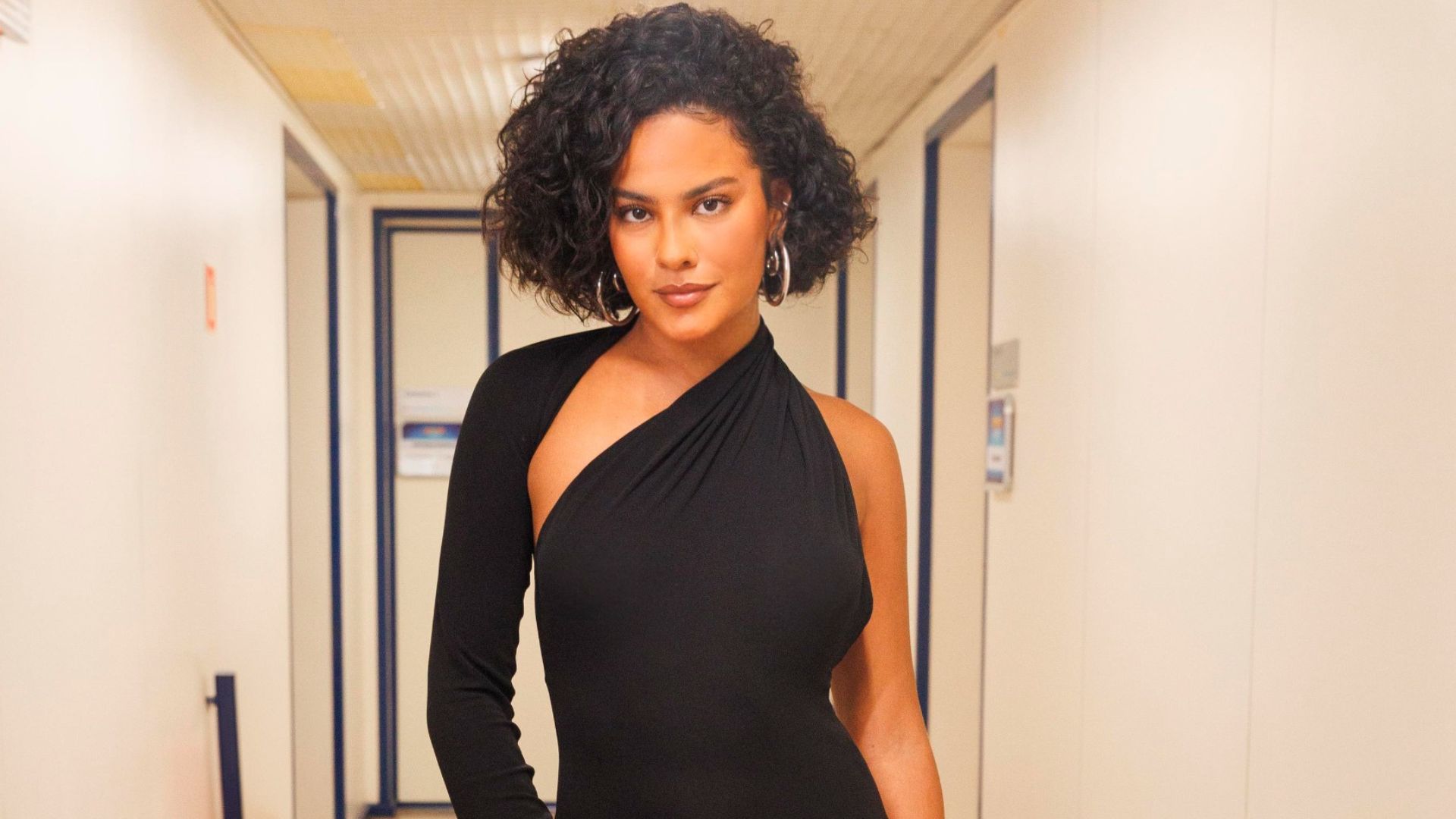 Bella Campos rebate internautas que chamaram seu apartamento no RJ de “simples demais para uma global”; assista ao tour Bella Campos rebate críticas sobre decoração do seu apartamento no RJ: "O famoso feliz no simples"; assista (Foto: Globo/ Leo)