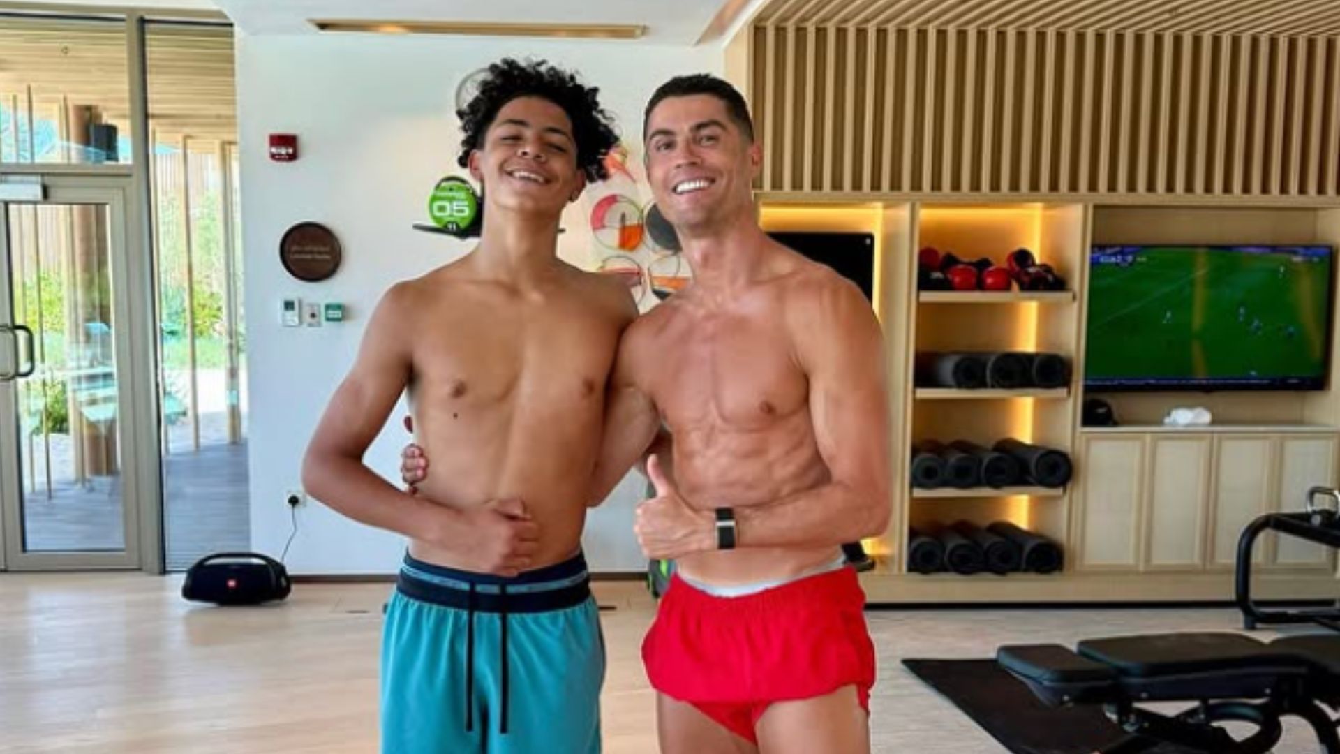 Filho de Cristiano Ronaldo ganha presente milionário e luxuoso aos 15 anos; veja foto Filho de Cristiano Ronaldo ganha presente milionário aos 15 anos (Foto: Reprodução/ Instagram)