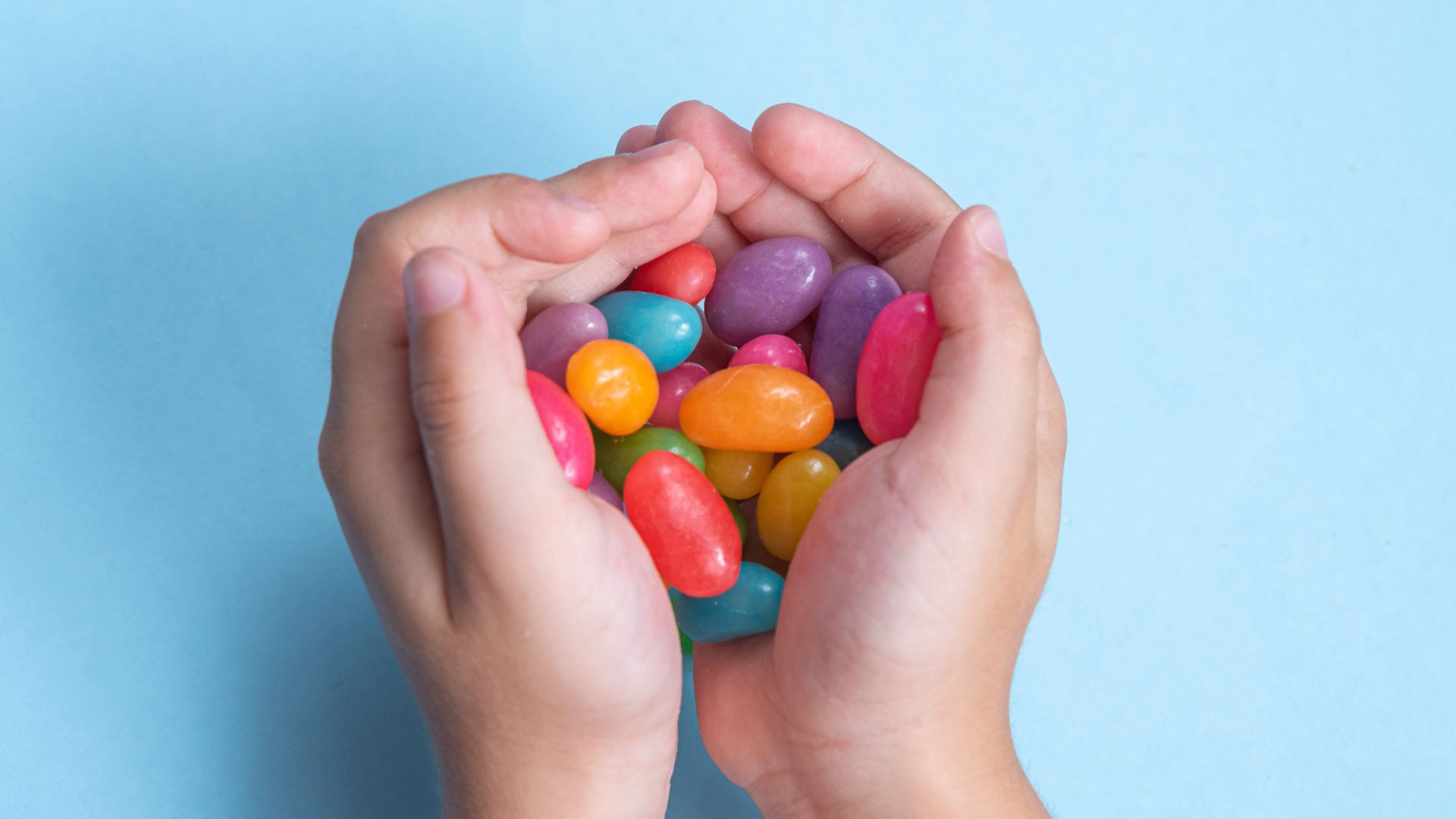 Menino de 9 anos é internado na UTI após comer balas oferecidas por desconhecido em shopping de SP Foto: Freepik