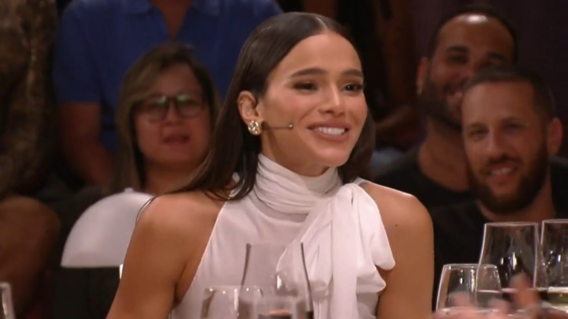 Bruna Marquezine detalha guarda compartilhada de pets com João Guilherme, e revela mal-entendido com Angélica: ‘Ela não gosta muito de mim’; assista Foto: Reprodução/GNT