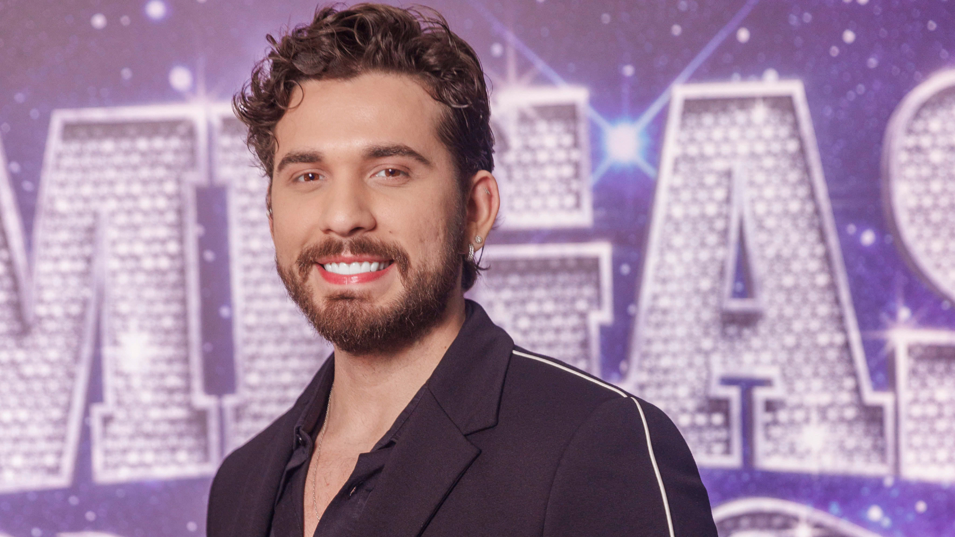 Gustavo Mioto é visto aos beijos com ex-BBB durante viagem com amigos; veja foto Gustavo Mioto é visto aos beijos com ex-BBB durante viagem com amigos; veja foto