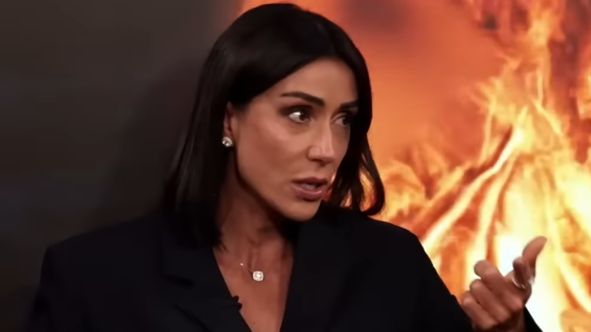 A Fazenda 17: Após afirmar que era casada, Michelle Barros surpreende ao esclarecer seu verdadeiro estado civil; assista A Fazenda 17: Após afirmar que era casada, Michelle Barros surpreende ao esclarecer seu verdadeiro estado civil; assista