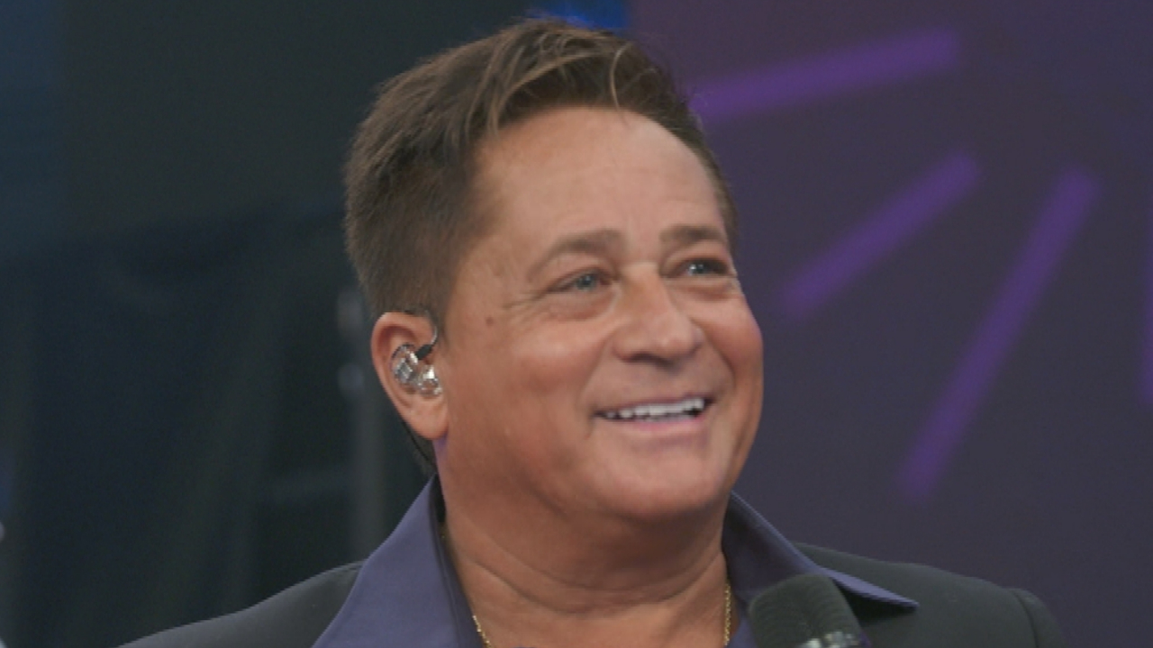 Leonardo faz revelação surpreendente sobre a vida sexual; assista Leonardo faz revelação surpreendente sobre a vida sexual; assista