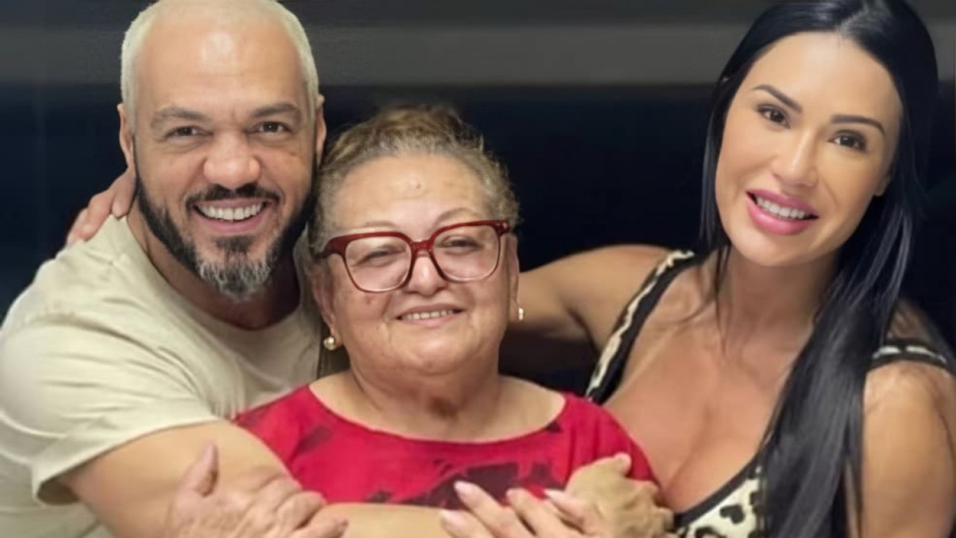 Gracyanne Barbosa reage a críticas por ainda morar com a mãe e filha de Belo, e anuncia decisão