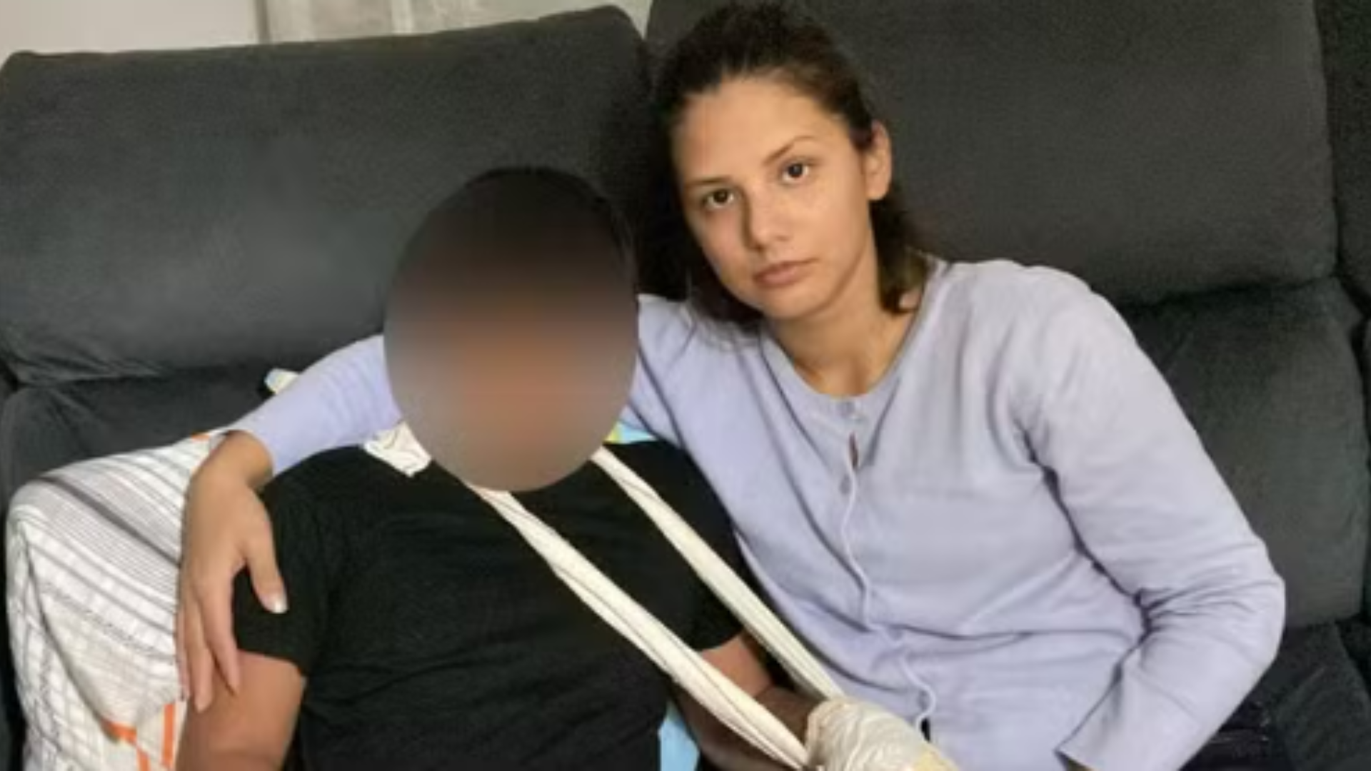 Menino de 9 anos tem dedos decepados em escola portuguesa; mãe aponta agressão motivada por xenofobia Menino brasileiro de 9 anos tem dedos amputados em escola de Portugal; mãe detalha o caso (Reprodução/Arquivo Pessoal)