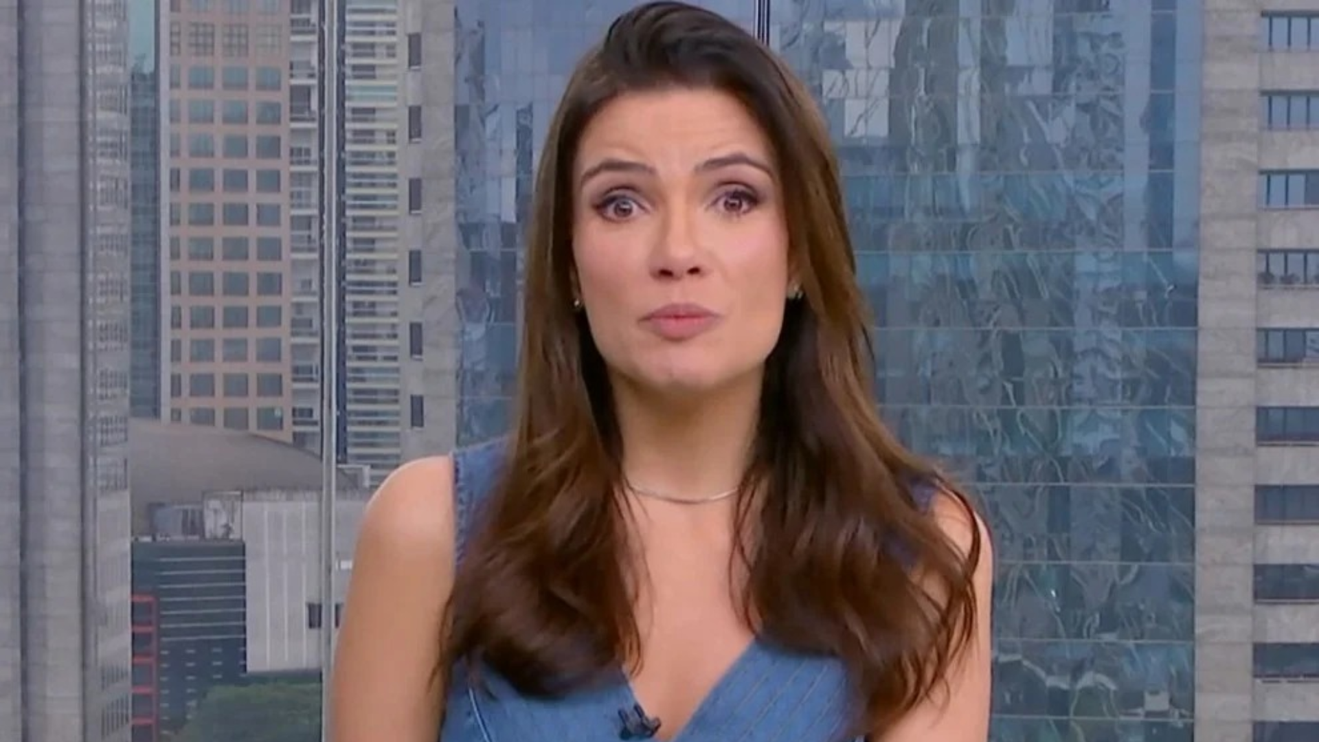 Sabina Simonato se emociona com cartinha de criança ao Papai Noel, e toma atitude ao vivo na Globo Sabina Simonato se comove com pedido de criança ao Papai Noel, e toma atitude emocionante (Reprodução/TV Globo)