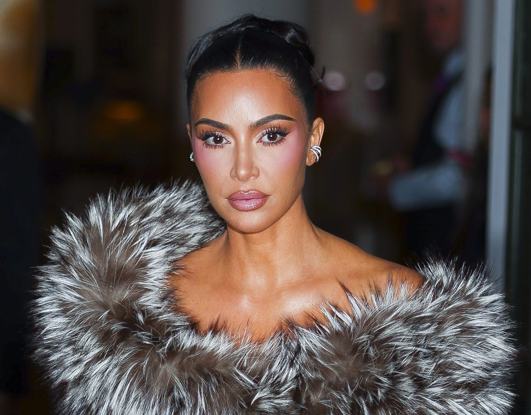 Empresa de Kim Kardashian tem valor atualizado, e nova cifra surpreende NEW YORK, NEW YORK - OCTOBER 27: Kim Kardashian seen in Midtown on October 27, 2025 in New York City. (Photo by Aeon/GC Images)