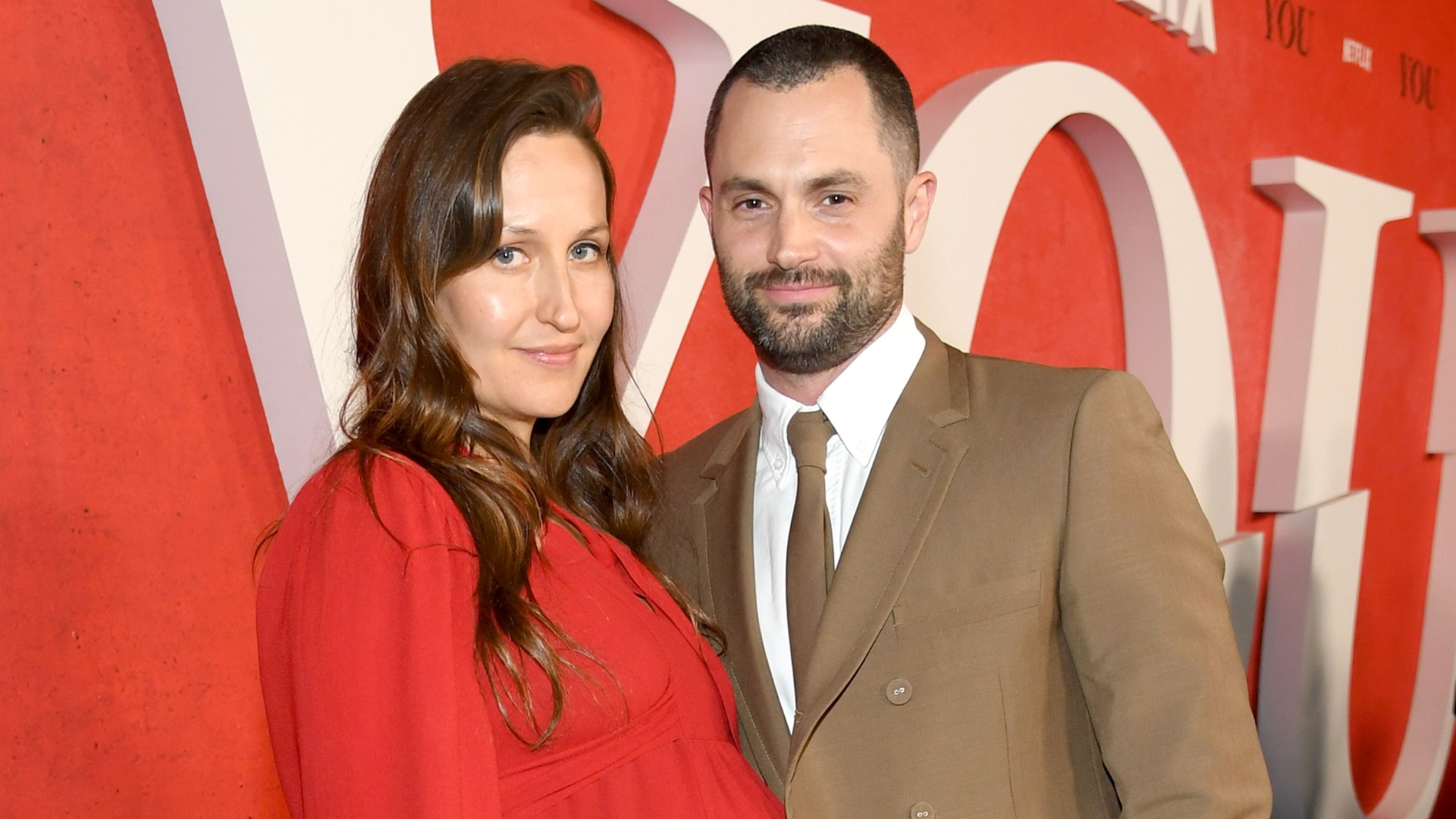 Penn Badgley diz que casamento quase chegou ao fim após abortos espontâneos, e explica o porquê Foto: Getty