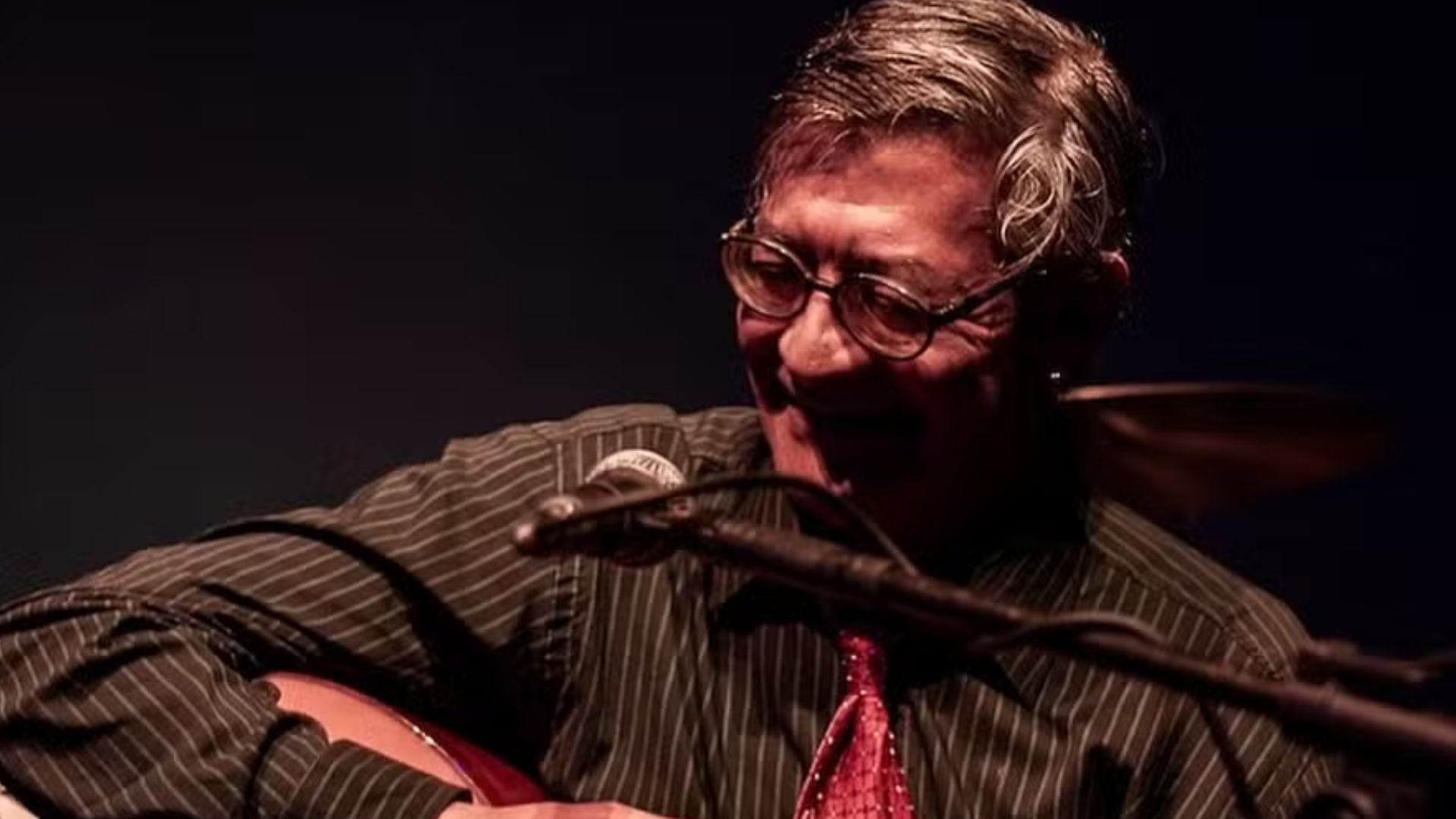 Cantor Julio Reny perde parte da visão após ser agredido com troféu de música no RS, diz filha Músico gaúcho agredido com pancadas no rosto após um show (Foto: Marco Faria/ Divulgação)