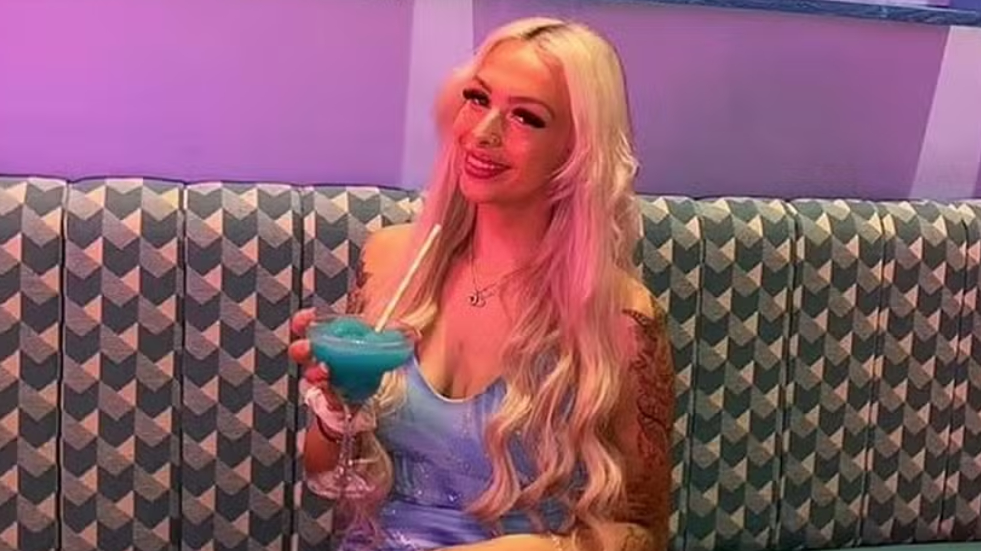 Agente penitenciária é acusada de manter relações sexuais com detentos no Reino Unido, e Justiça toma decisão Agente penitenciária é acusada de manter relações sexuais com detentos no Reino Unido, e Justiça toma decisão