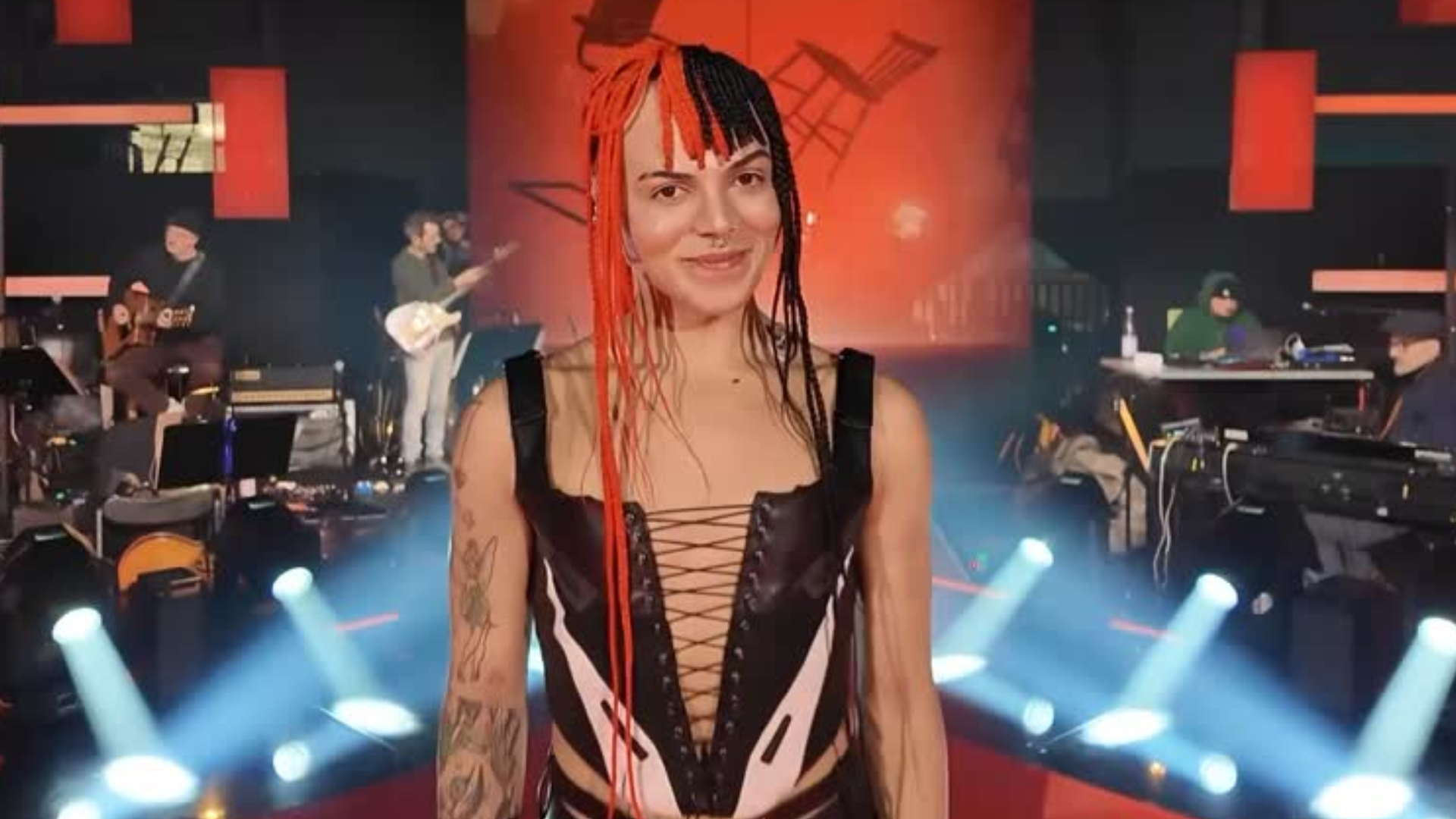 Participante brasileira, OXA faz performance impressionante de clássico da música no “The Voice Alemanha”, que surpreende com reviravolta; assista