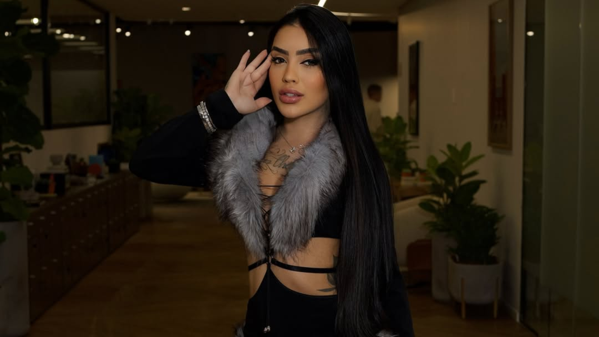 MC Mirella surpreende ao revelar quanto já ganhou em um único mês com conteúdo adulto; assista