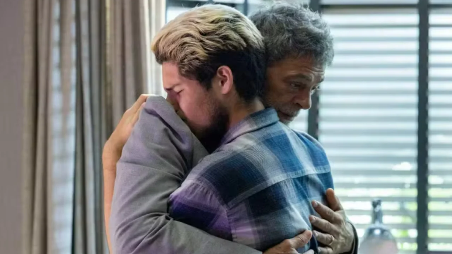 Três Graças: Rogério e Raul têm reencontro emocionante, mas jovem coloca o pai contra a parede; saiba como será