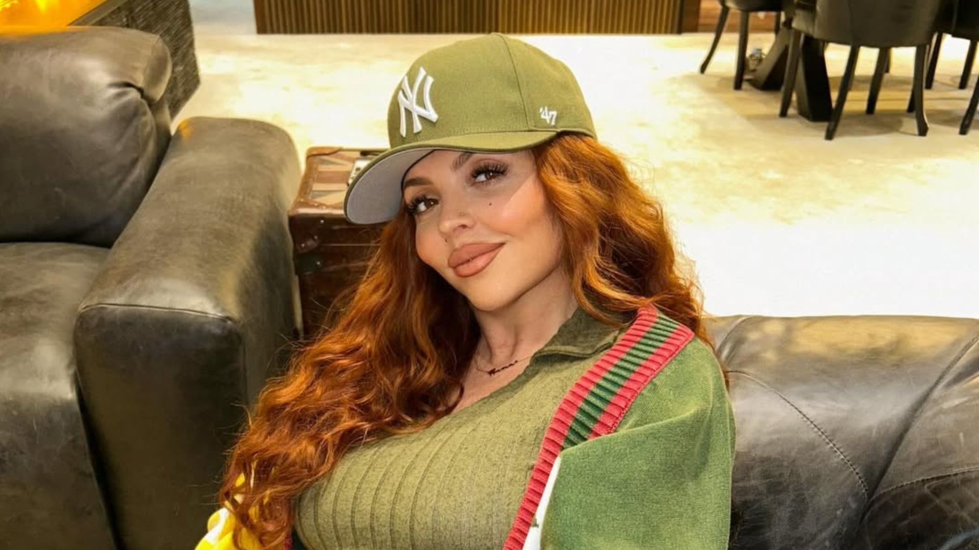Jesy Nelson, ex-integrante do Little Mix, abre o coração ao revelar diagnóstico raro e grave das filhas gêmeas; assista