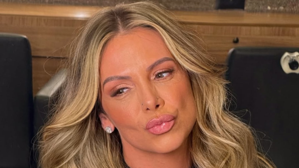 Após mais de 30 anos, Carla Perez anuncia saída do Carnaval e revela o motivo: ‘Coração partido’; assista