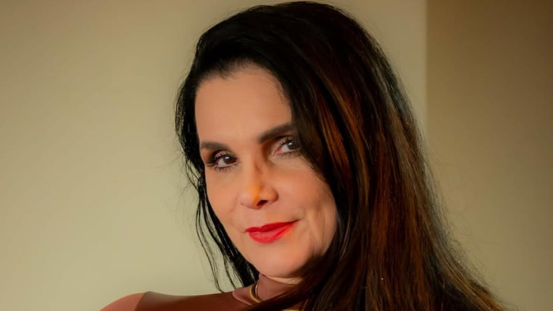 Luiza Ambiel anuncia venda de água da própria banheira e revela quanto fatura com “conteúdos personalizados”