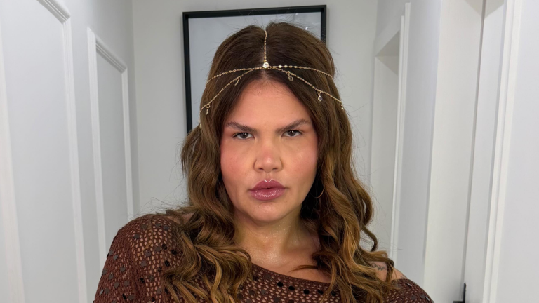 Thais Carla surpreende ao tirar mega hair e exibir cabelo natural. (Foto: Reprodução/Instagram)