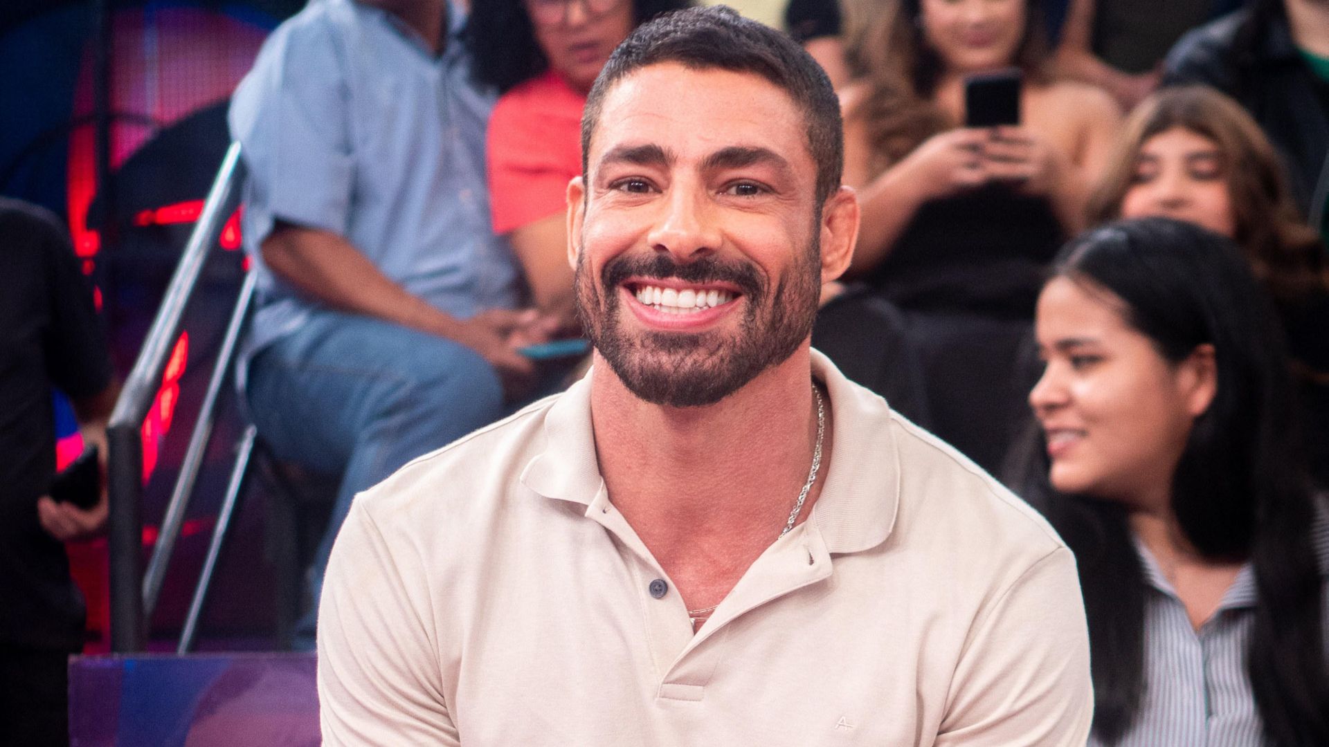 Fãs notam detalhe em foto e levantam suspeita de encontro entre Cauã Reymond e modelo apontada como affair na Disney