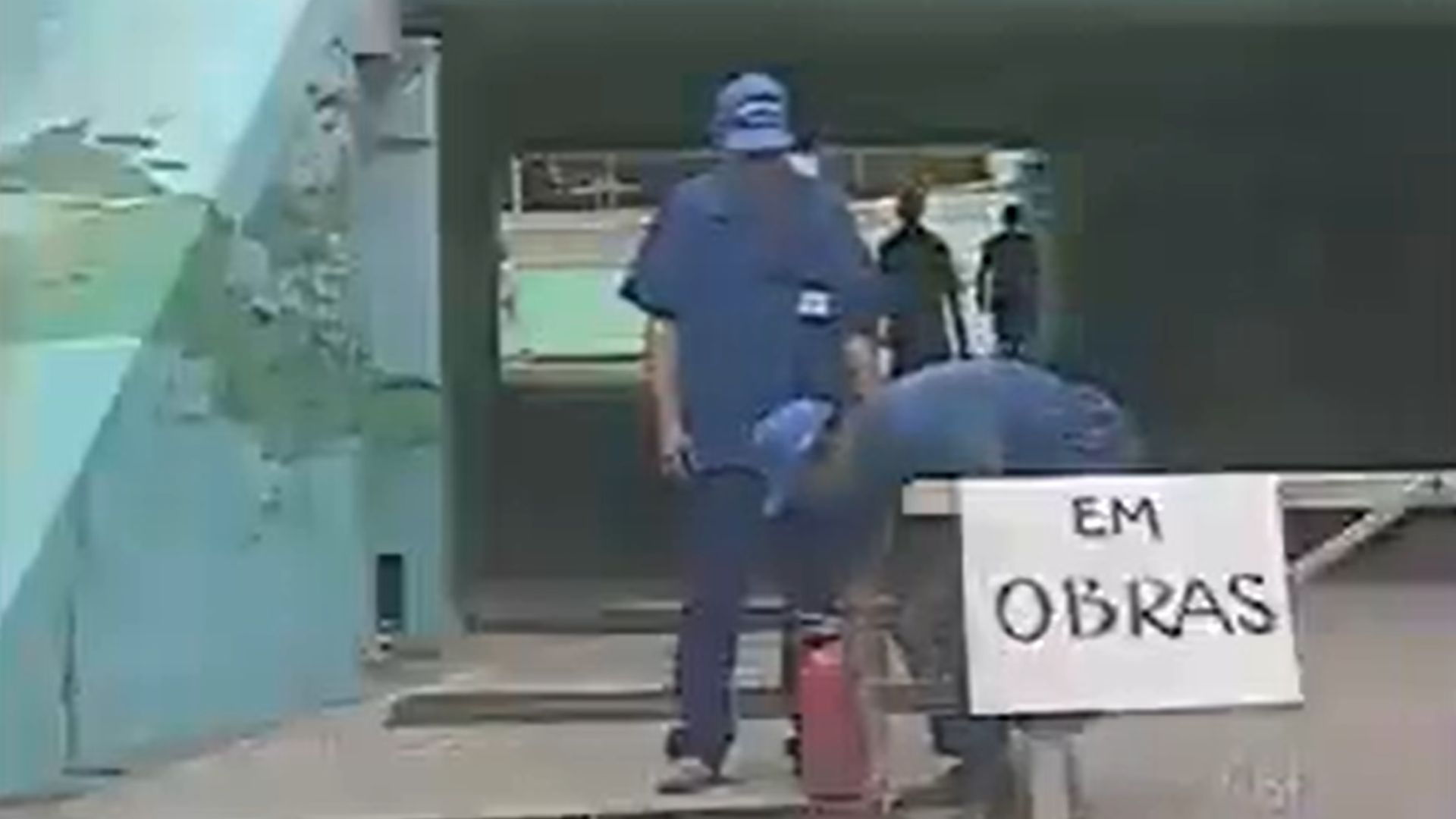 Pegadinha de Silvio Santos aparece em arquivos do caso Jeffrey Epstein; assista