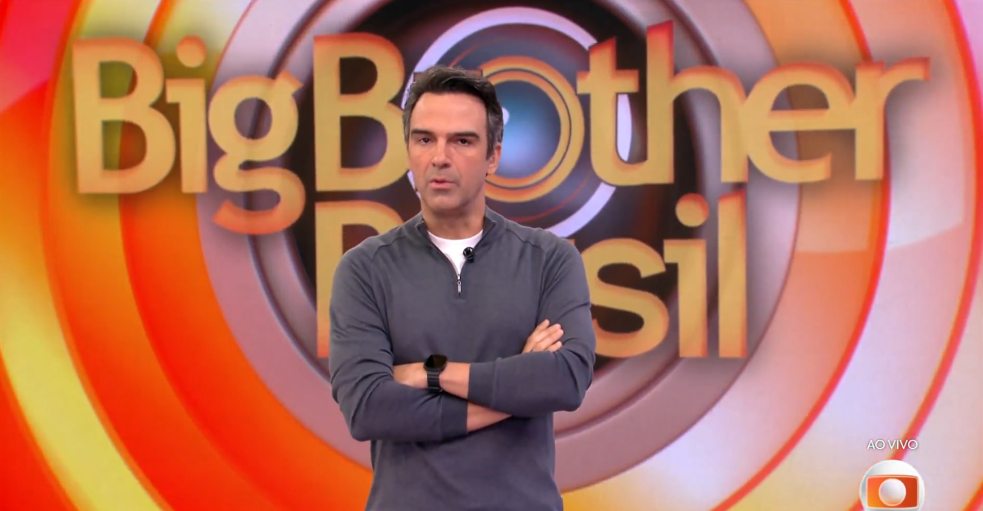 BBB 26: Tadeu Schmidt faz alerta aos participantes após expulsão de Edilson Capetinha: “Confronto físico não é uma possibilidade”; assista