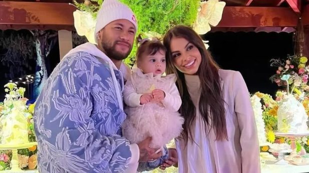 Amanda Kimberlly rebate boatos de que seria culpada pela aus&ecirc;ncia de Helena na Copa ao lado dos outros filhos de Neymar: "N&atilde;o foi falta de vontade minha"