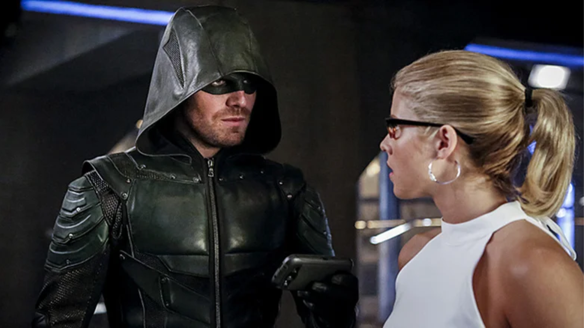 Criador de “Arrow” revela decisão sobre Oliver e Felicity da qual mais se arrepende
