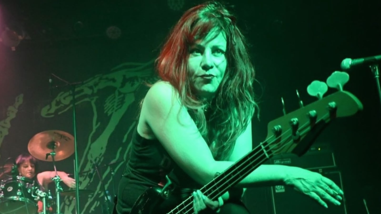 Jennifer Finch, baixista do L7, morre aos 59 anos, dias após a família revelar diagnóstico grave Jennifer Finch, baixista do L7, morre aos 59 anos, dias após a família revelar diagnóstico grave