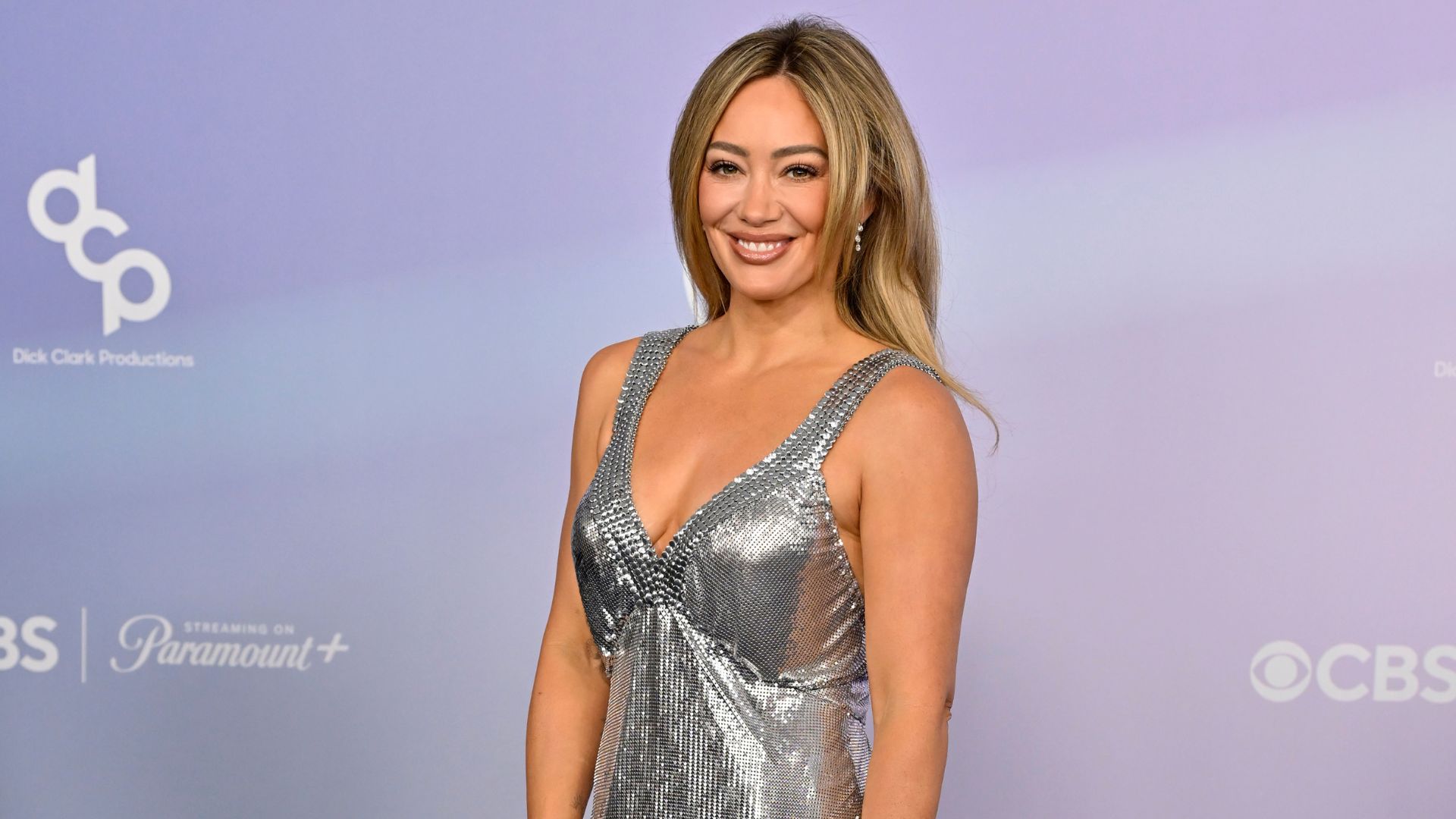 Hilary Duff revela quais procedimentos estéticos já fez e diz que até o marido aderiu a tratamento inusitado